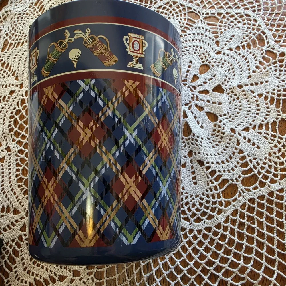 Vintage golf-themed wastebasket tartan plaid pattern Plastic Trashcan